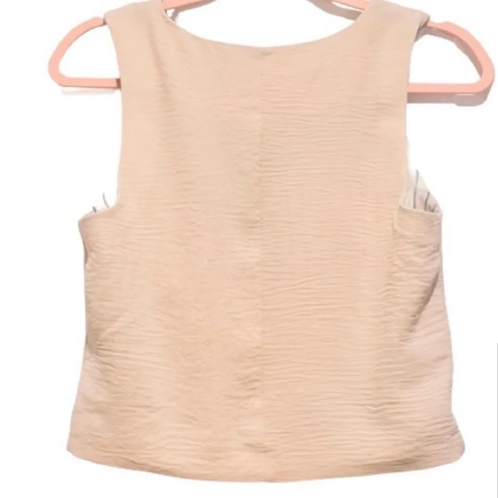 NWT- Trending Woven's V-Neck Sleeveless Pocketed Button Front Vest - Picture 3 of 6